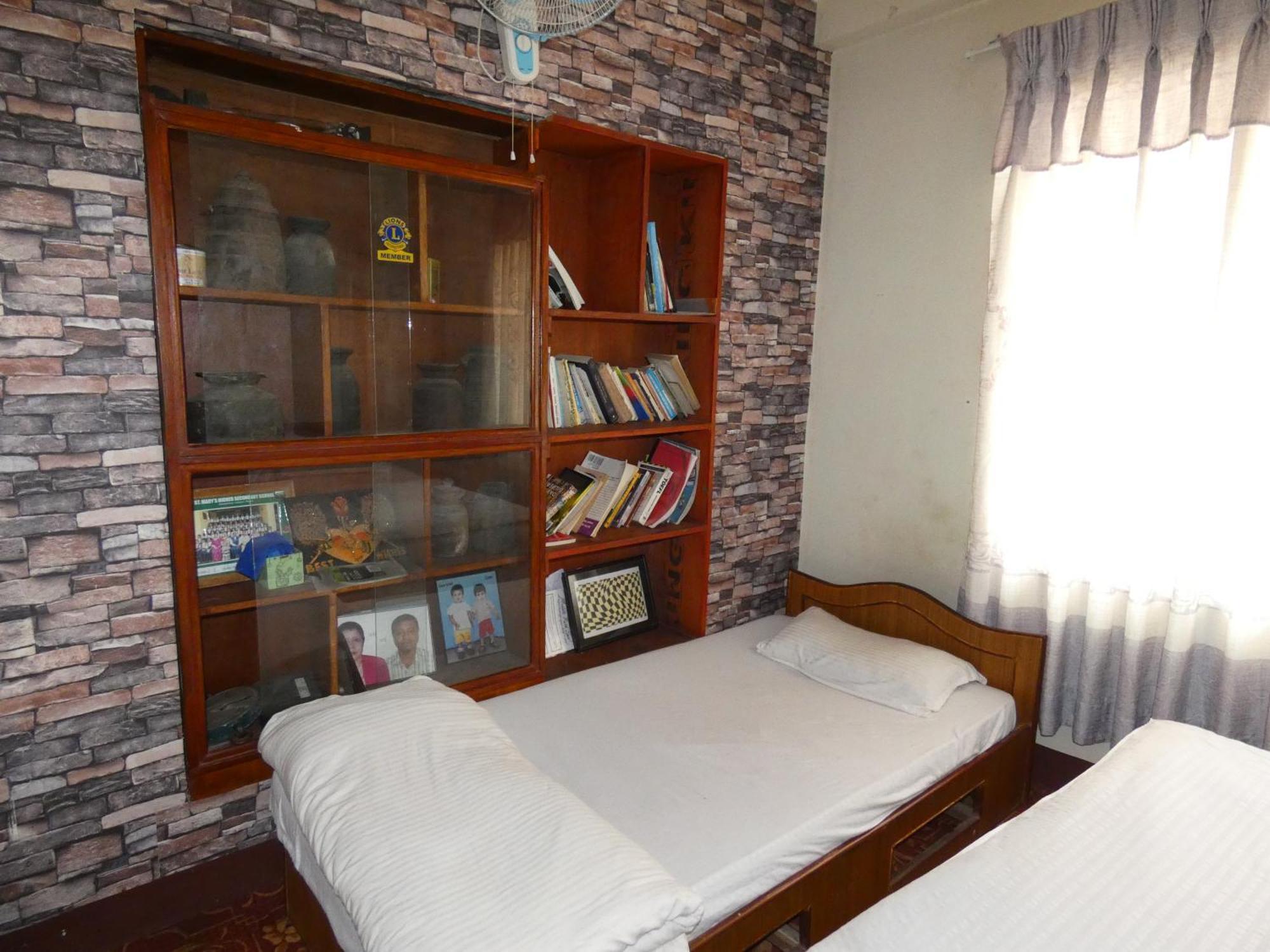 Sara'S Backpackers Hotel Катманду Экстерьер фото