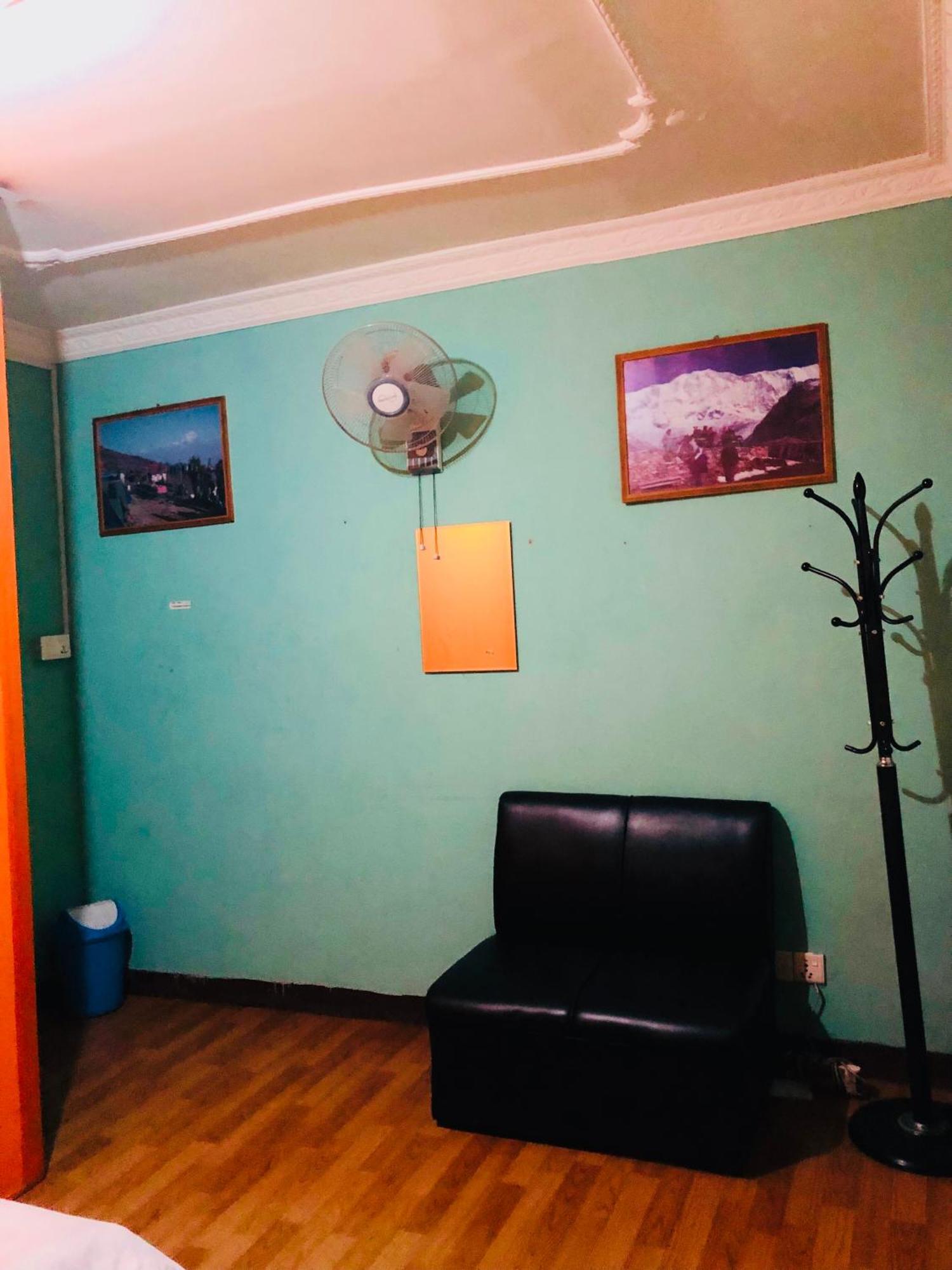 Sara'S Backpackers Hotel Катманду Экстерьер фото