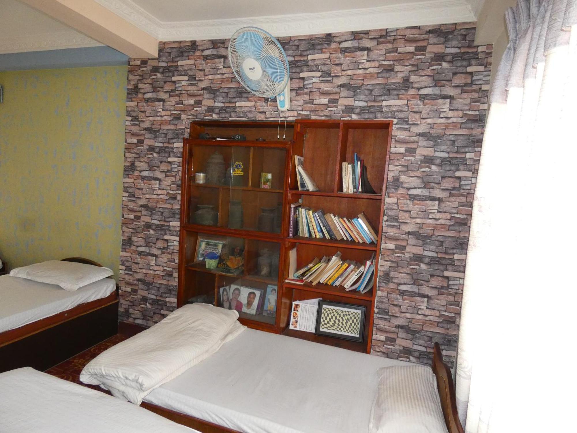 Sara'S Backpackers Hotel Катманду Экстерьер фото