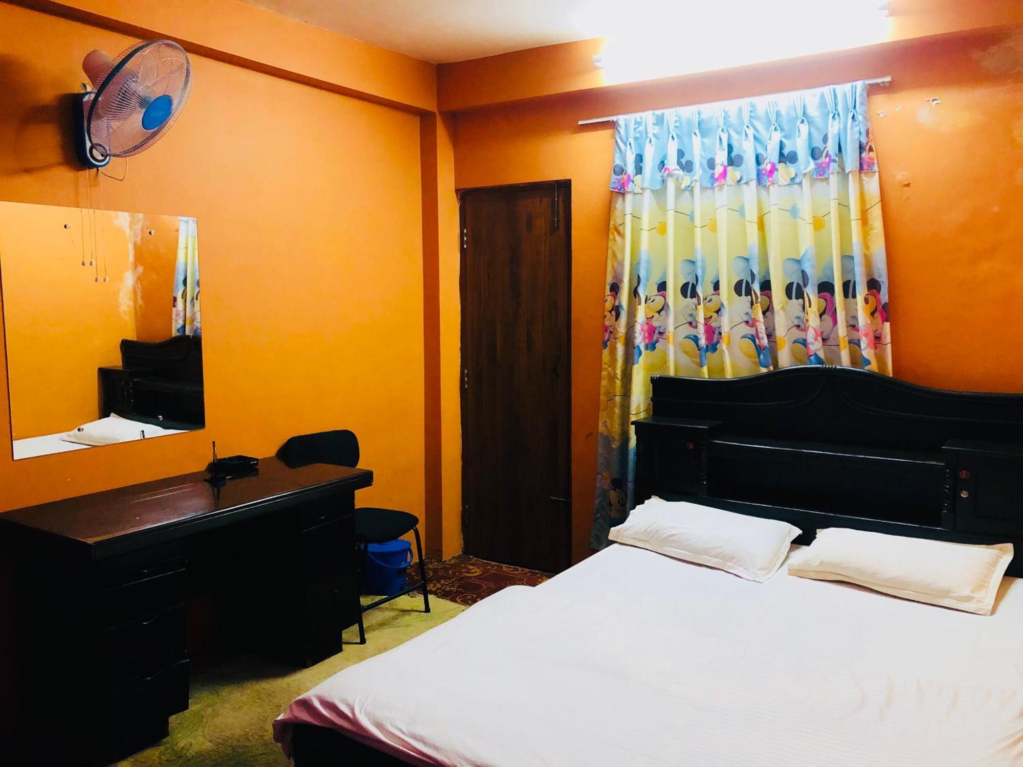 Sara'S Backpackers Hotel Катманду Экстерьер фото