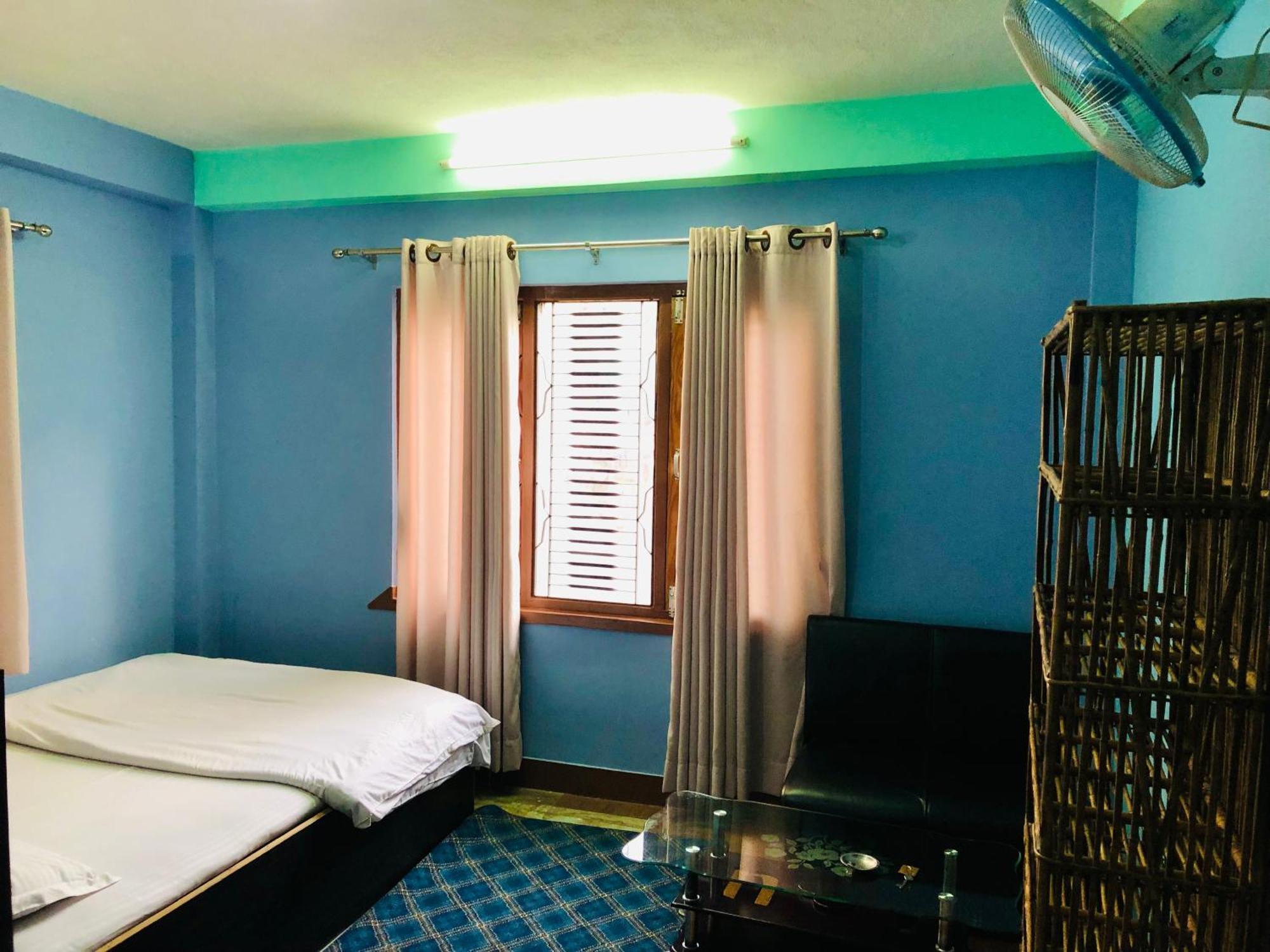 Sara'S Backpackers Hotel Катманду Экстерьер фото