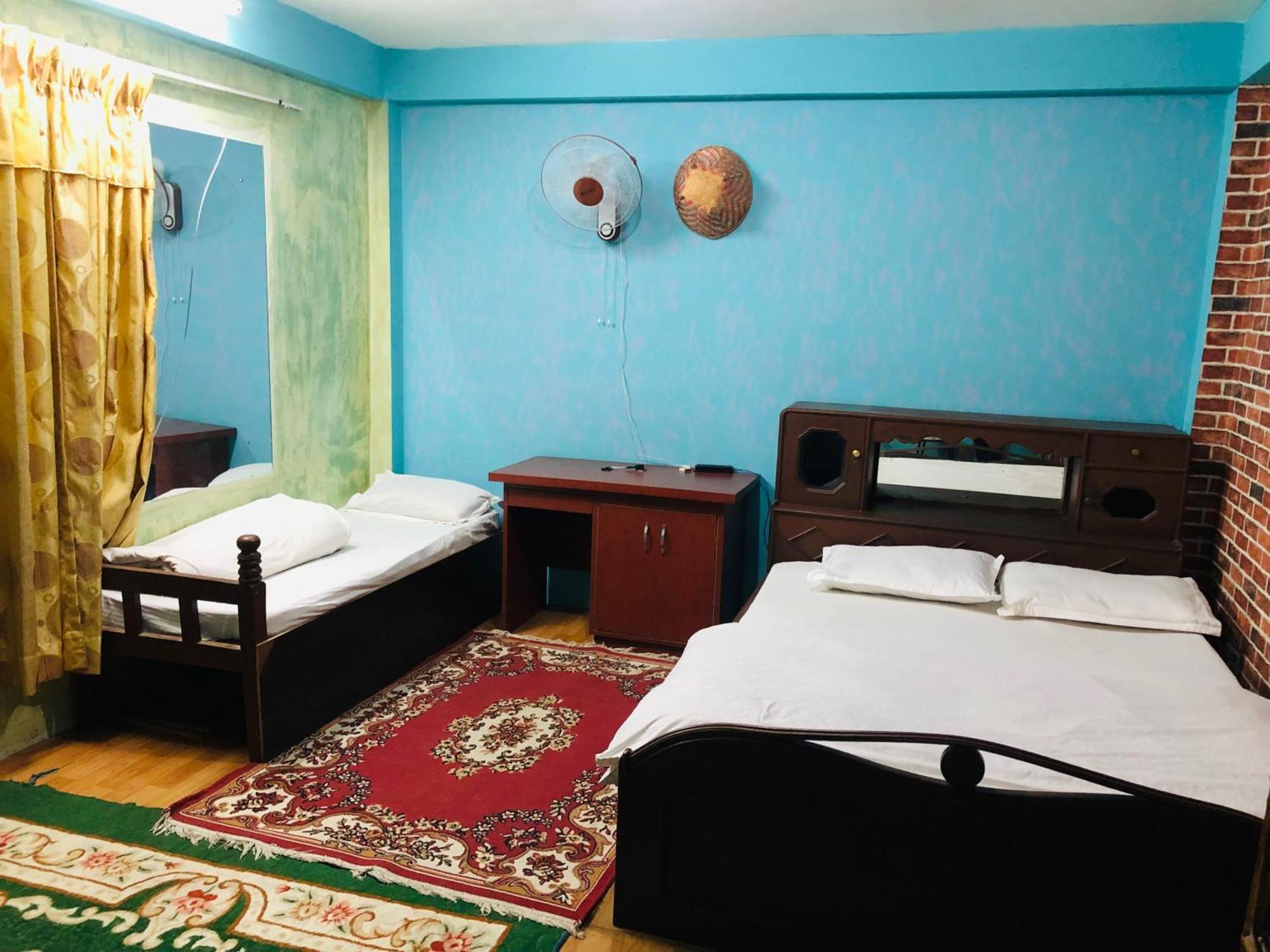 Sara'S Backpackers Hotel Катманду Экстерьер фото