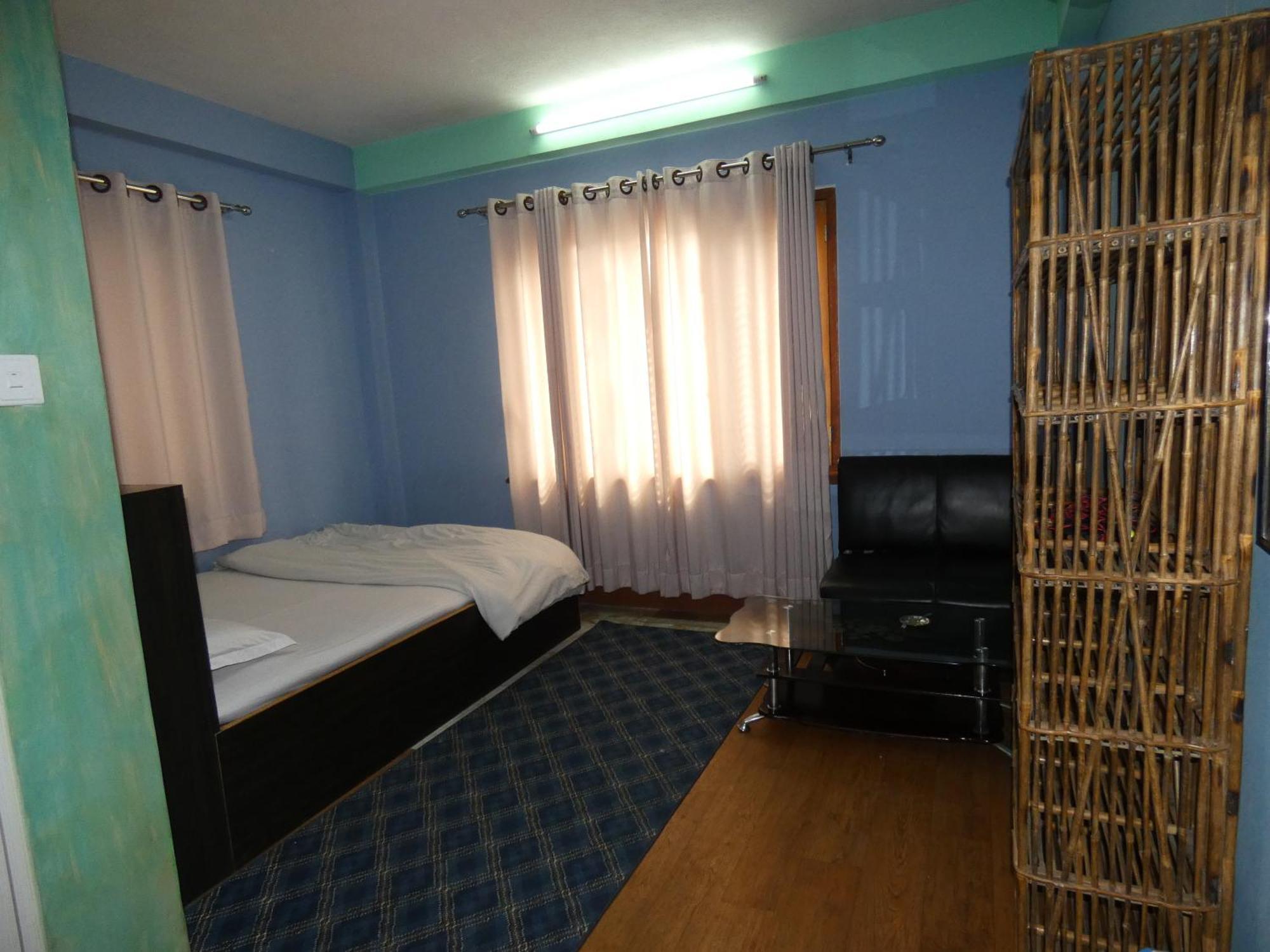 Sara'S Backpackers Hotel Катманду Экстерьер фото