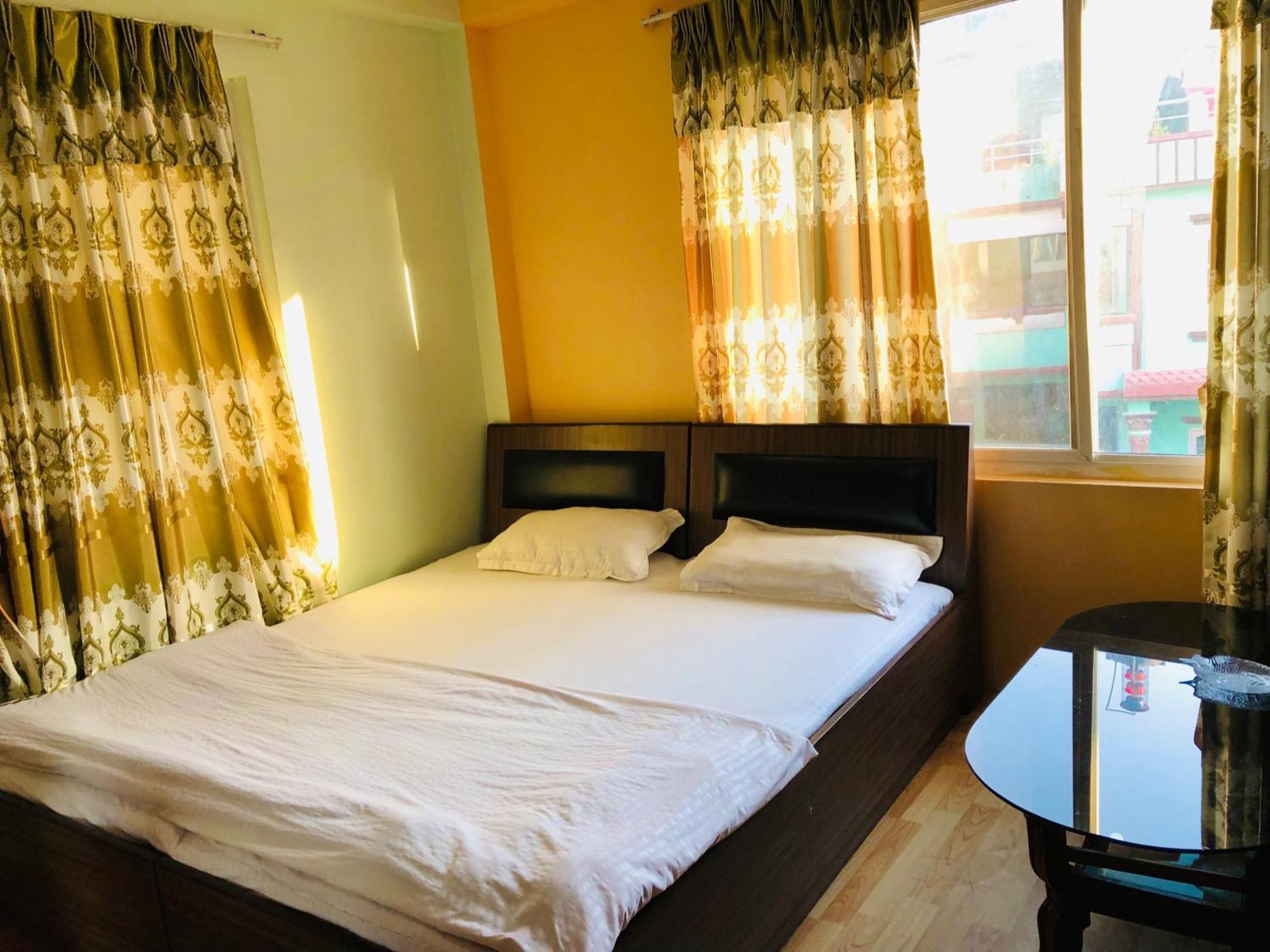 Sara'S Backpackers Hotel Катманду Экстерьер фото