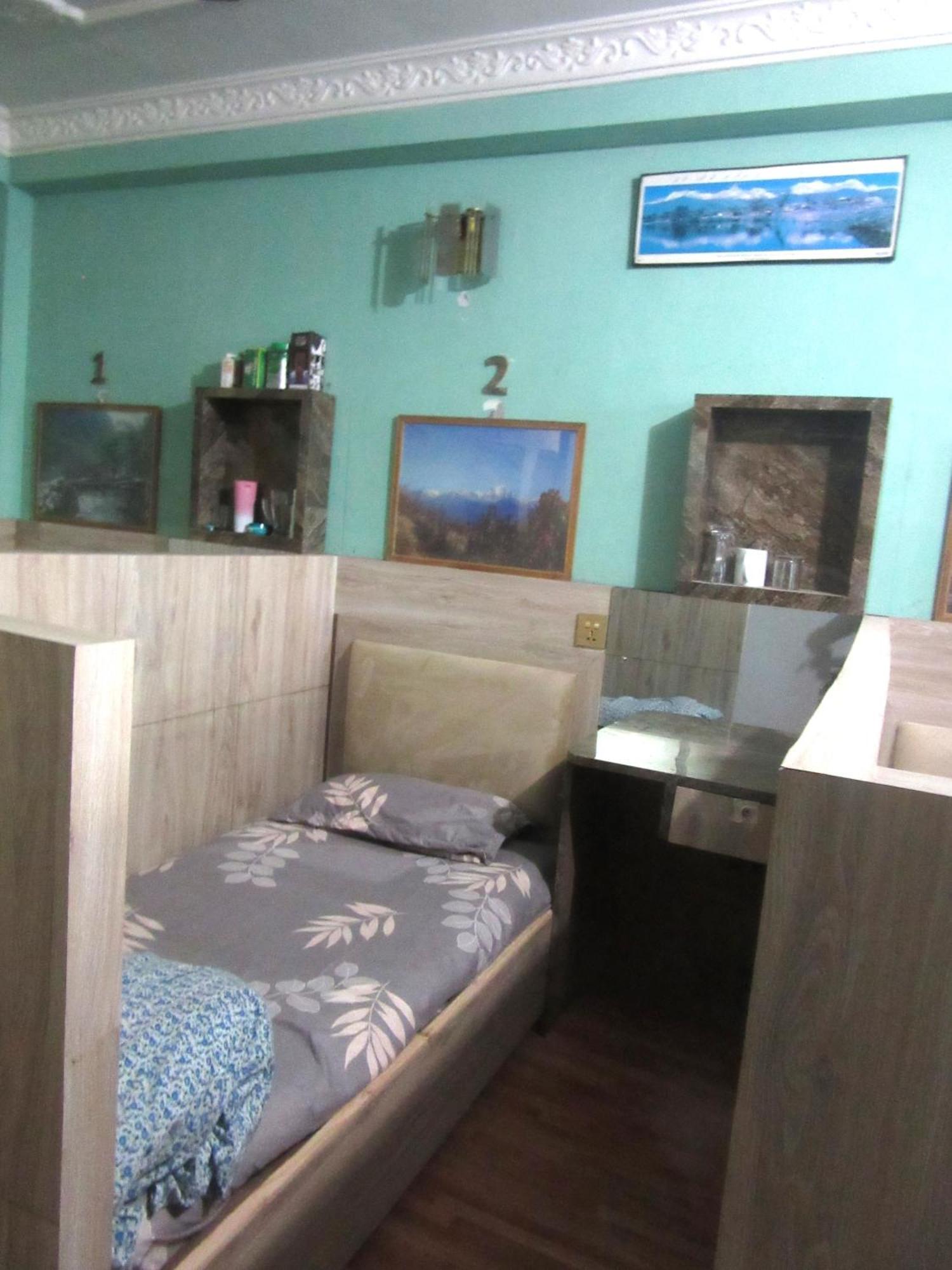 Sara'S Backpackers Hotel Катманду Экстерьер фото